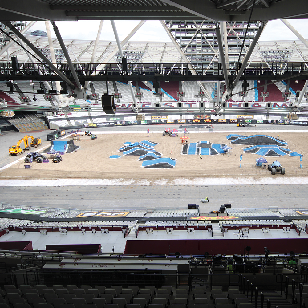 Monster Trucks im Londoner Stadion